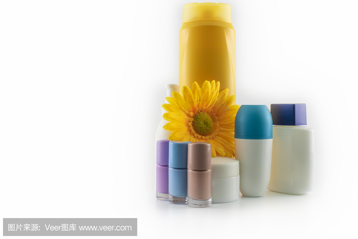 個人護理產(chǎn)品。背景在白色的特寫。這是在攝影棚里拍的。