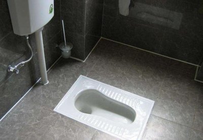 衛生間潮濕多霉？玻璃膠易發黑？懂行人都在用這種替代品，防霉更衛生