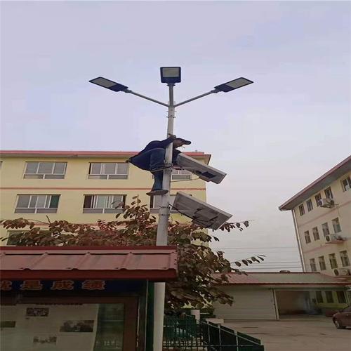 工廠維修更換道路太陽能燈頭 單臂雙臂、4-8米光伏路燈桿與智能路燈全解析
